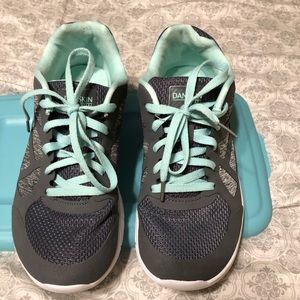 7 1/2 athletic shoes